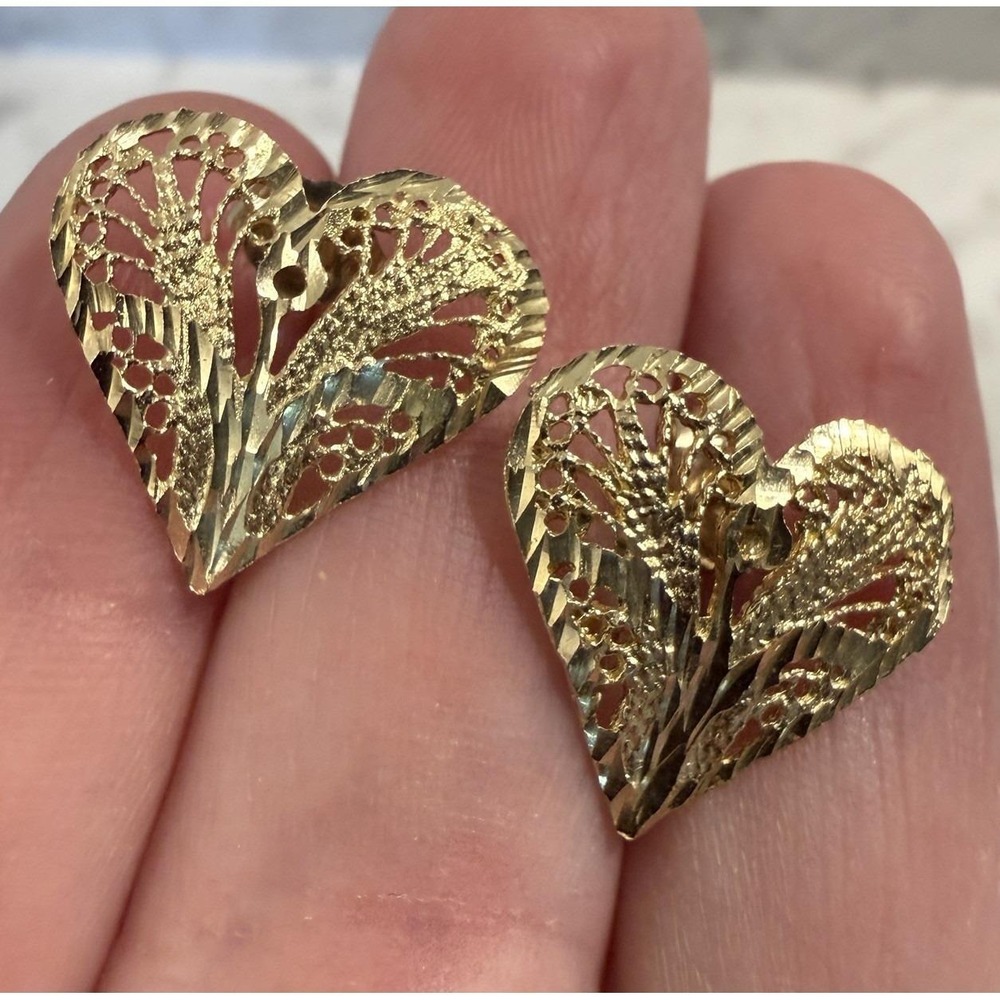 14k Yellow Gold Filigree Heart Stud Earrings 2.4 gr Diamond Etched Open Work